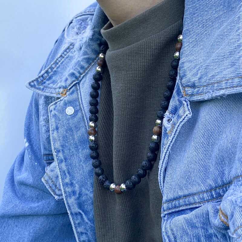 Collar de Roca Volcánica