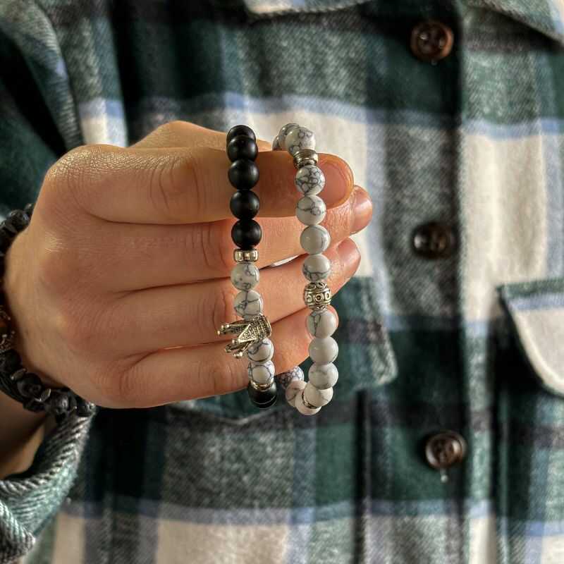 Pulsera Corona Ónix Mate y Reconstituida Howlita