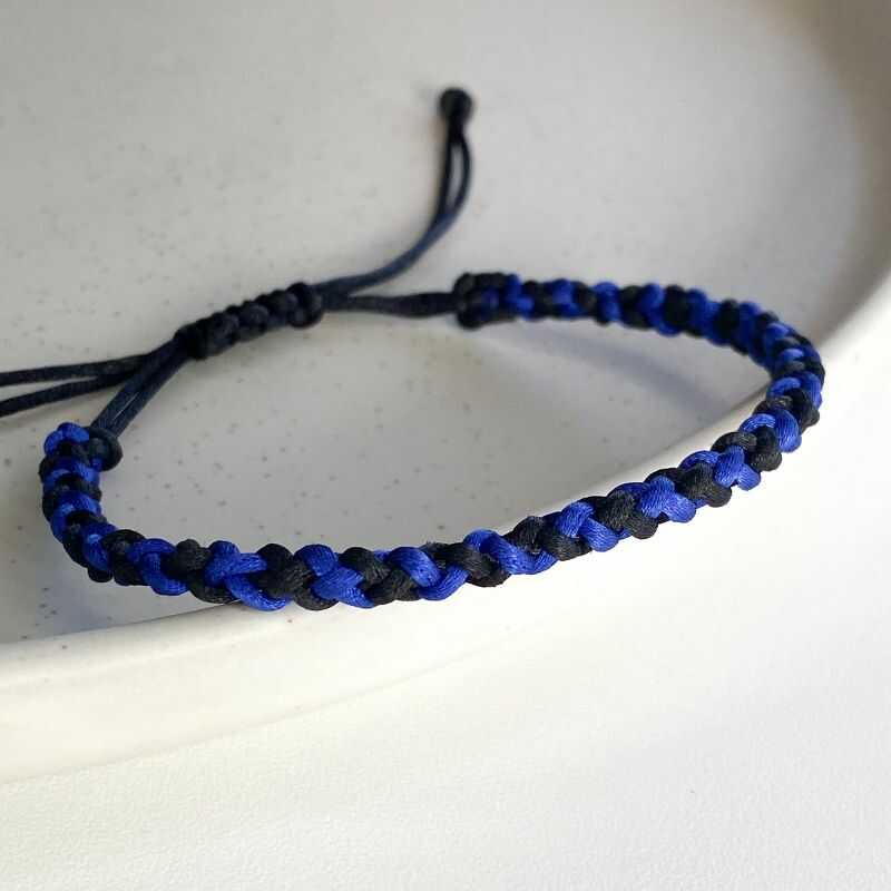 Pulsera Liverpool en Hilo Ajustable