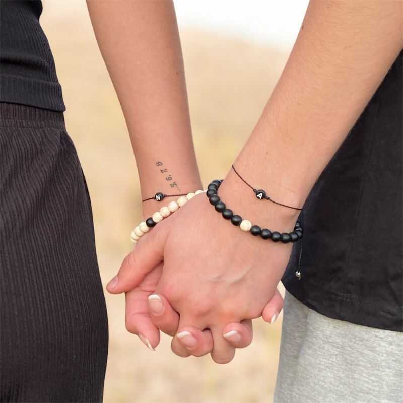 Pulseras Hilo Negro con Iniciales