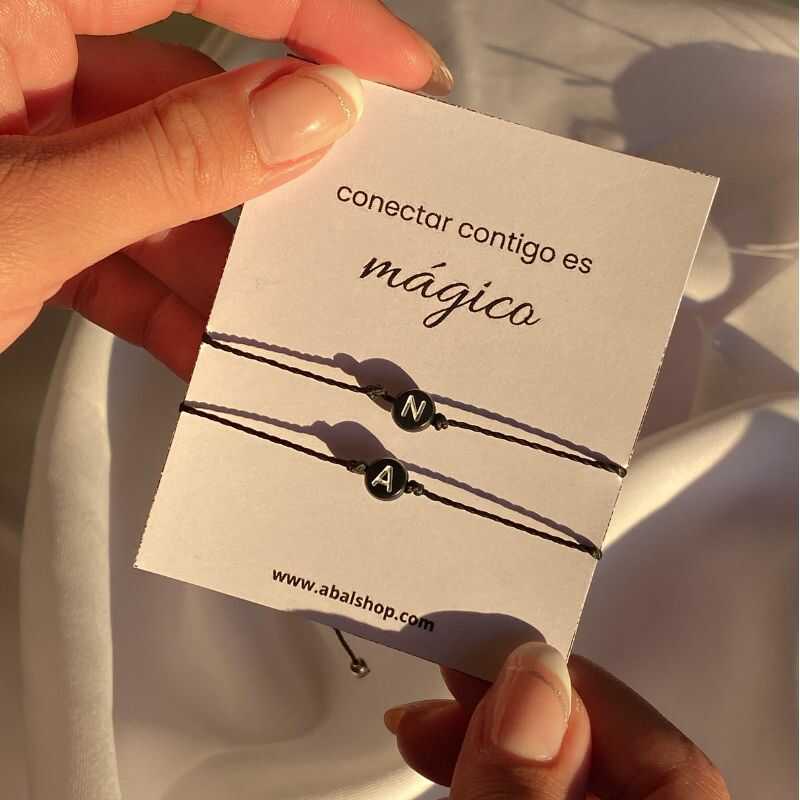 Pulseras Hilo Negro con Iniciales
