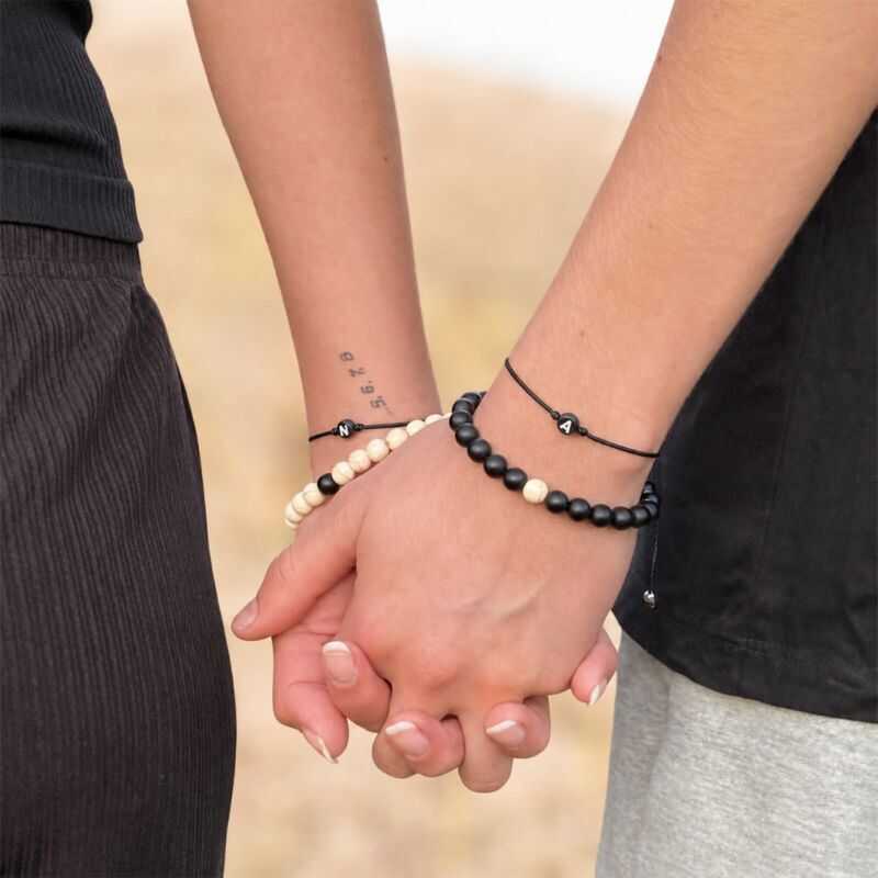 Pulseras Hilo Negro con Iniciales