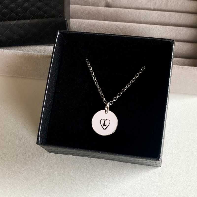 Cadena Grabada Corazón + Inicial
