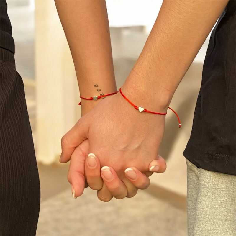 Pulseras Corazón en Hilo Rojo