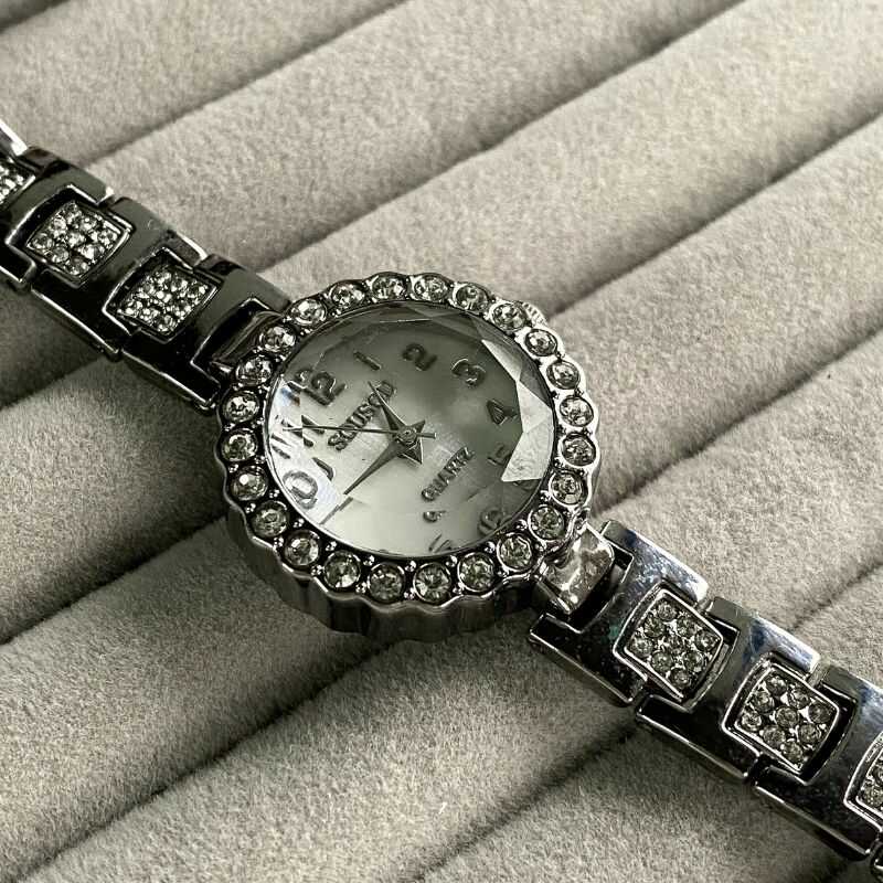 Reloj Plateado Brillos