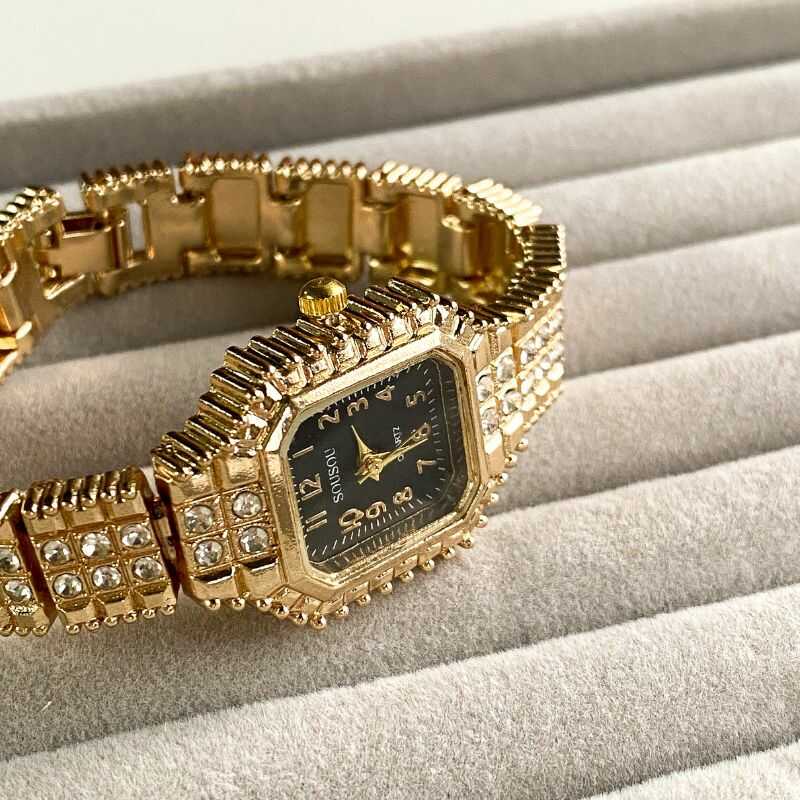 Reloj Rectangular Retro Dorado