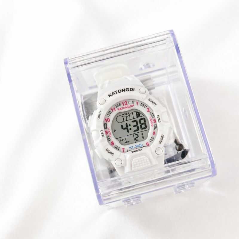 Reloj deportivo blanco