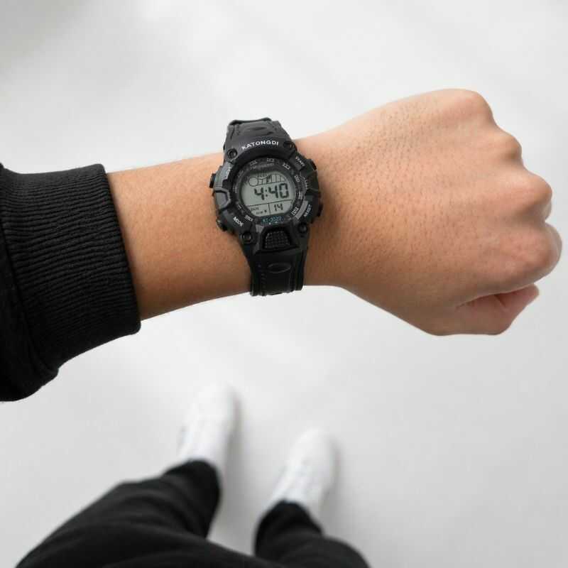 Reloj deportivo negro