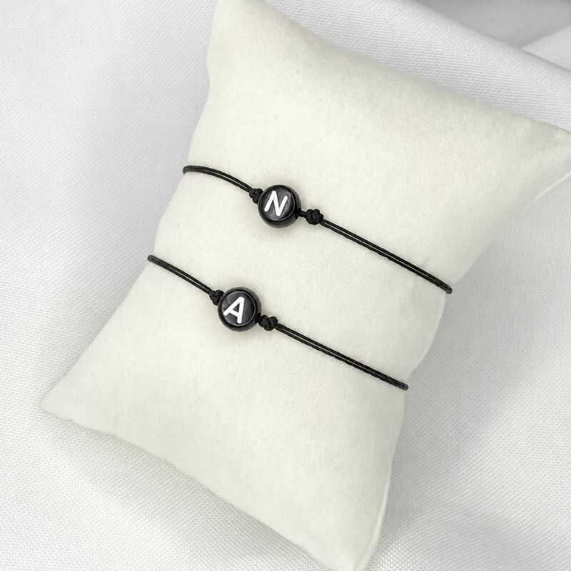 Pulseras Hilo Negro con Iniciales
