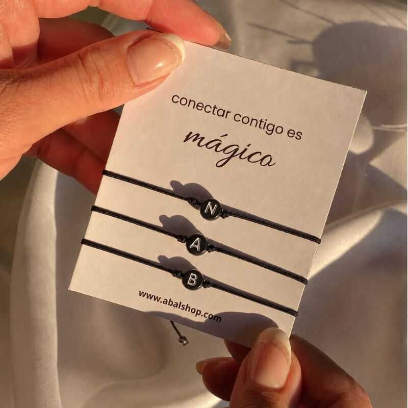 Pulseras Hilo Negro con Iniciales